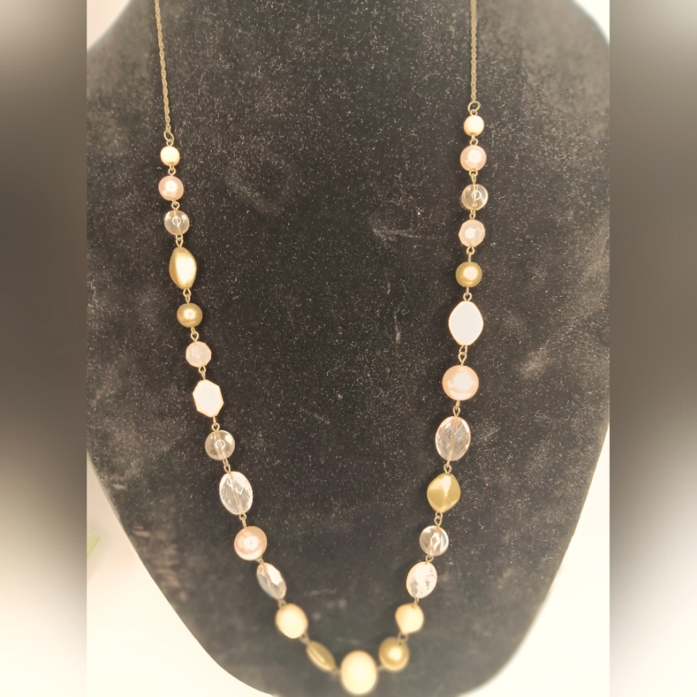 Elegant Gold Color and Cream Necklace Fashion
